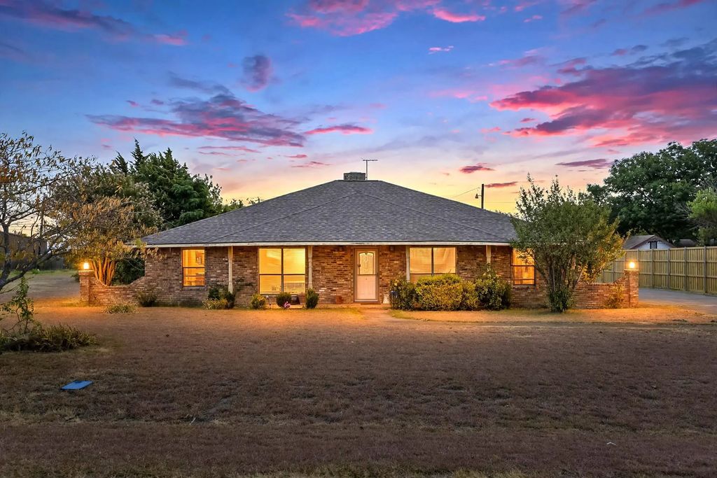 514 Sunflower Street, Red Oak