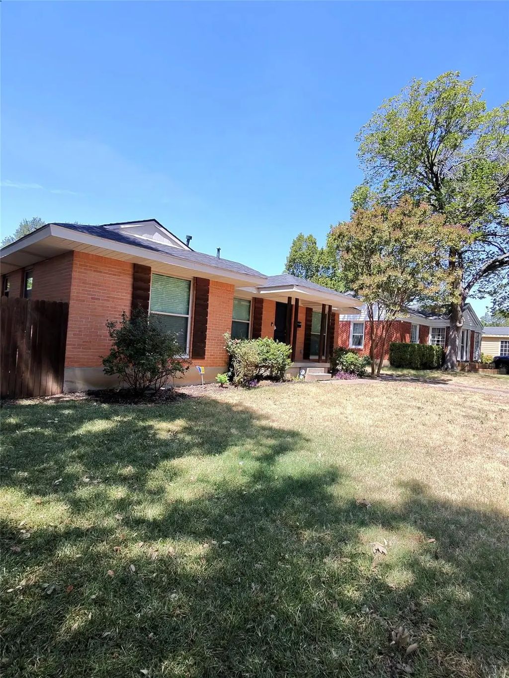 3241 S Edgefield Avenue, Dallas