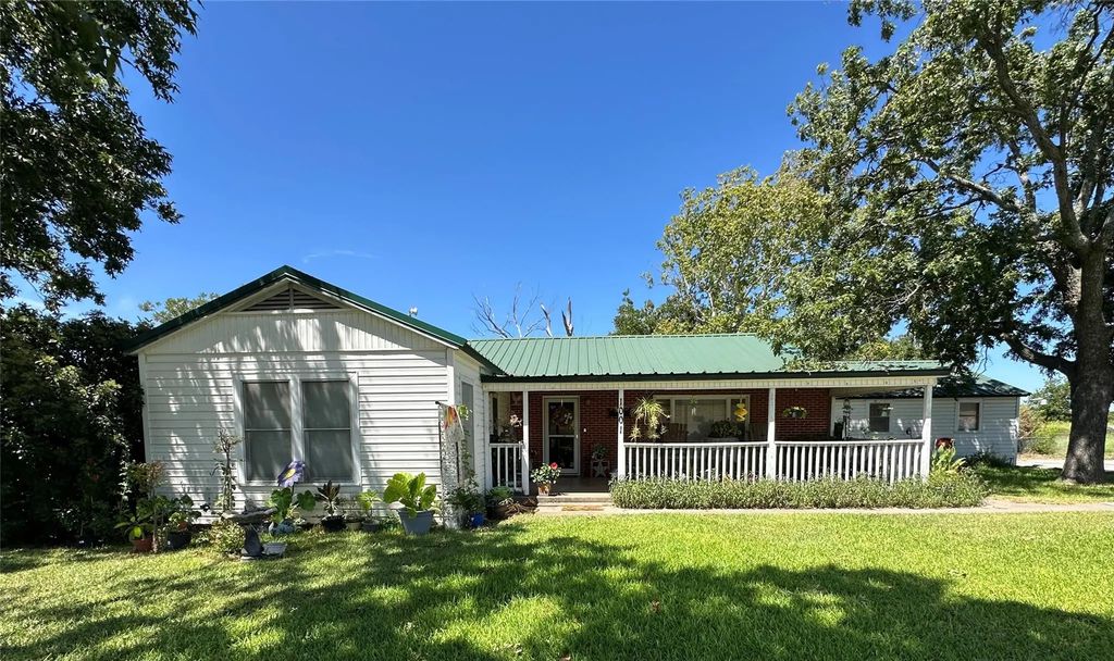 1001 Highway 36, Comanche