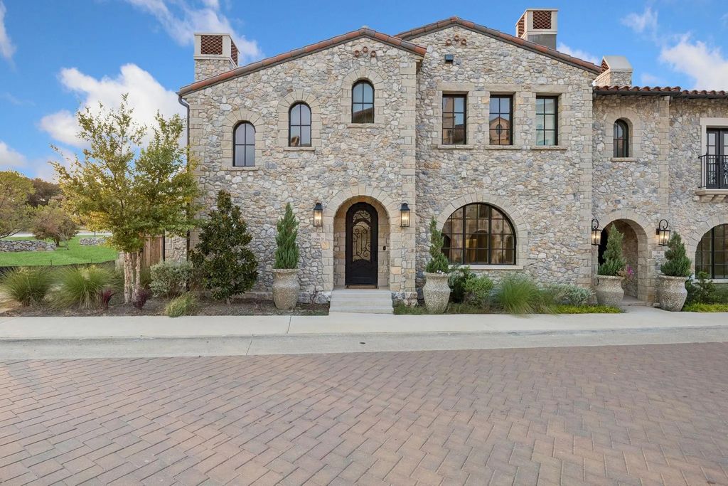 76 Cortes Drive, Westlake