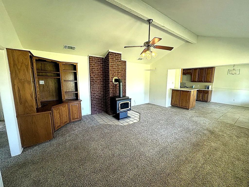 1599 County Road 2925, Dodd City