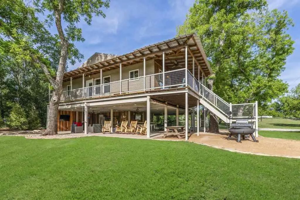 421 N Lazy Bend Road, Millsap