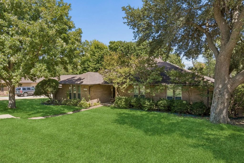 1310 Merrimac Trail, Garland