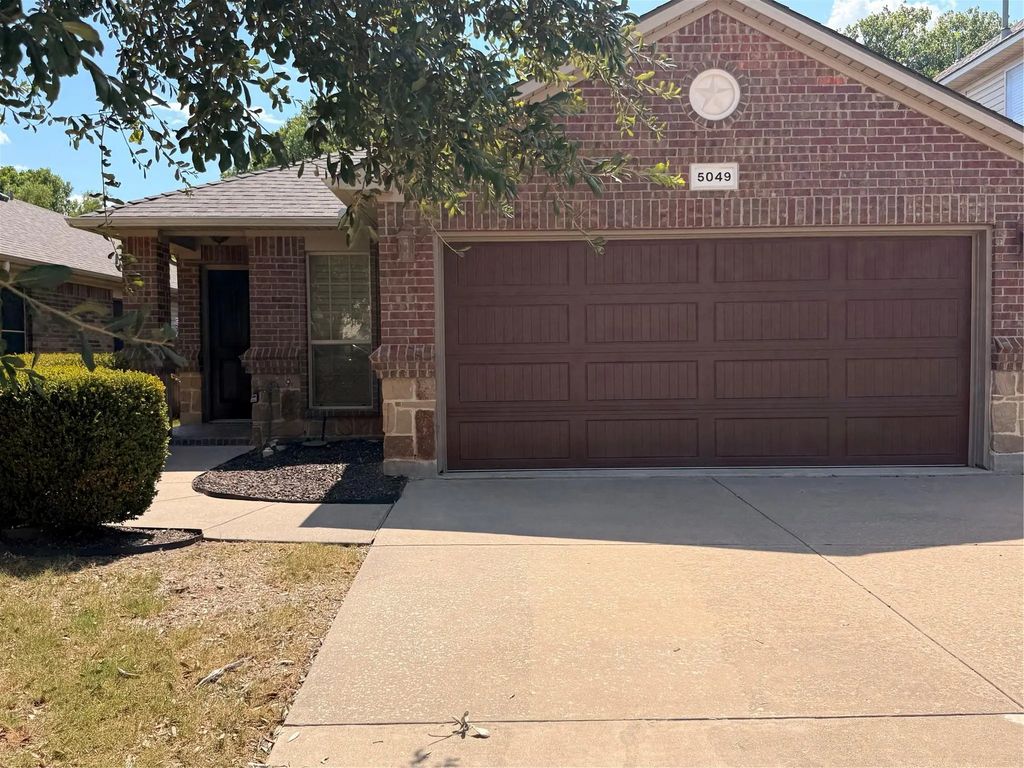 5049 Britton Ridge Lane, Fort Worth