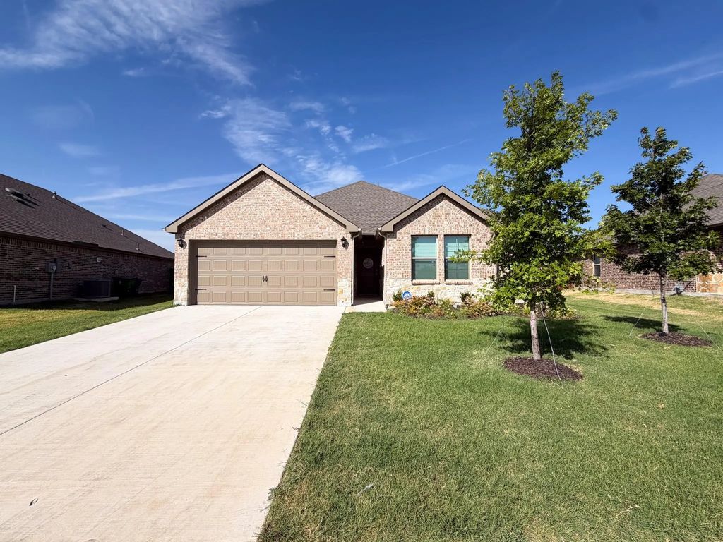 369 Thoroughbred Street, Waxahachie