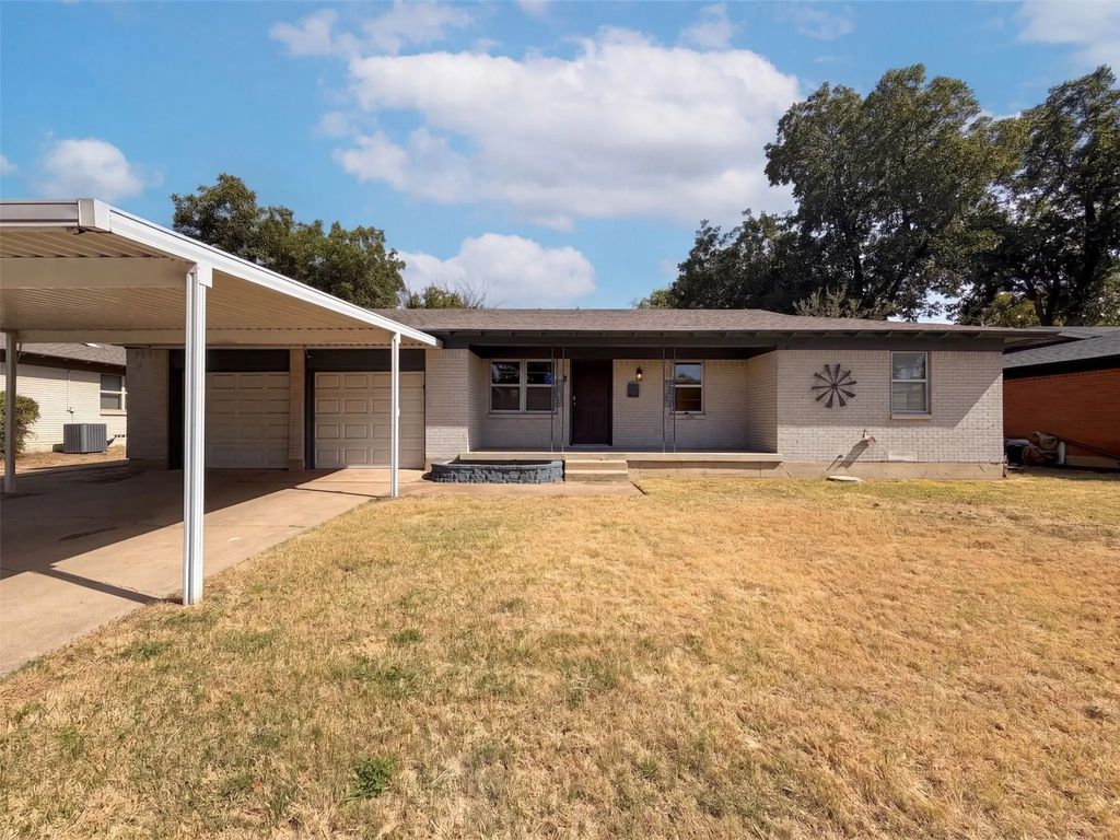 5421 Bonnie Wayne Street, Haltom City