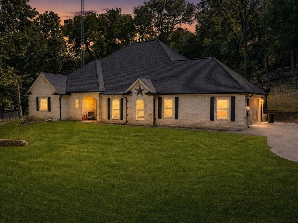 113 Oak Branch Court, Waxahachie