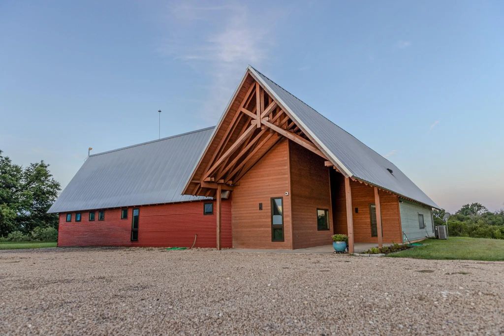 25270 East State Highway 6, Hico