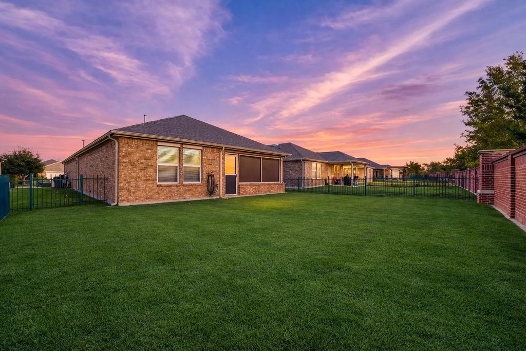 2325 Beachfront Drive, Frisco