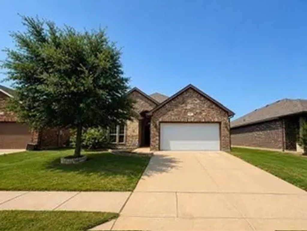 321 Avila Lane, Fort Worth