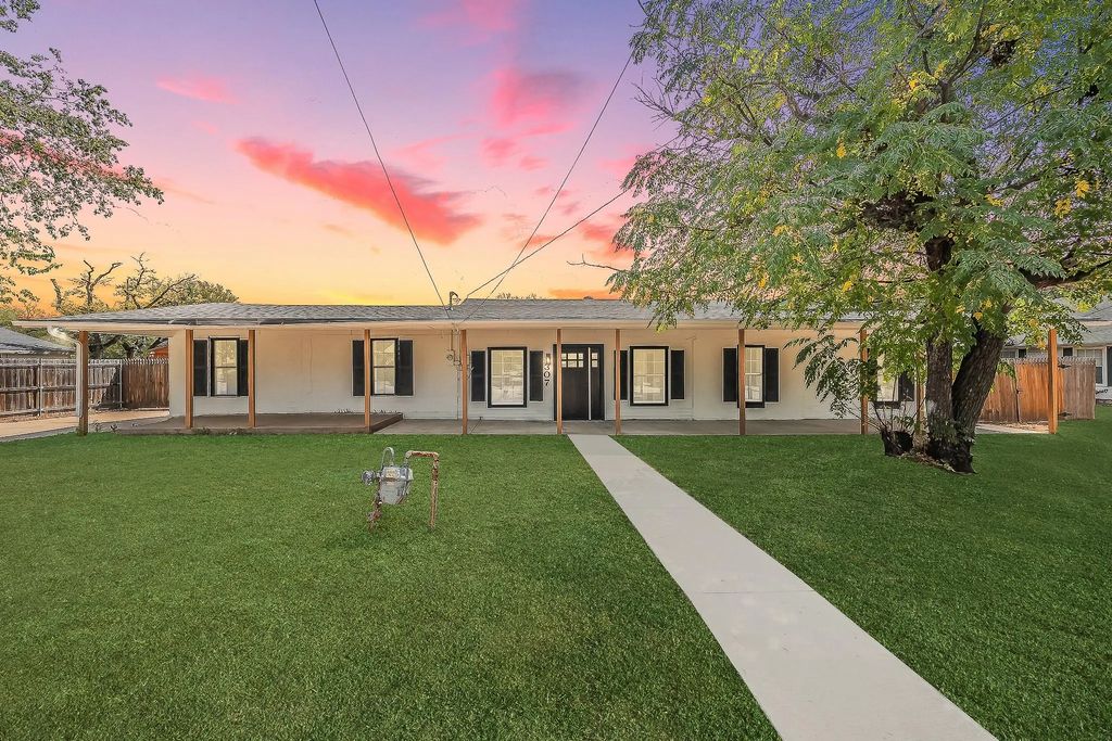 307 Ross Avenue, Glen Rose
