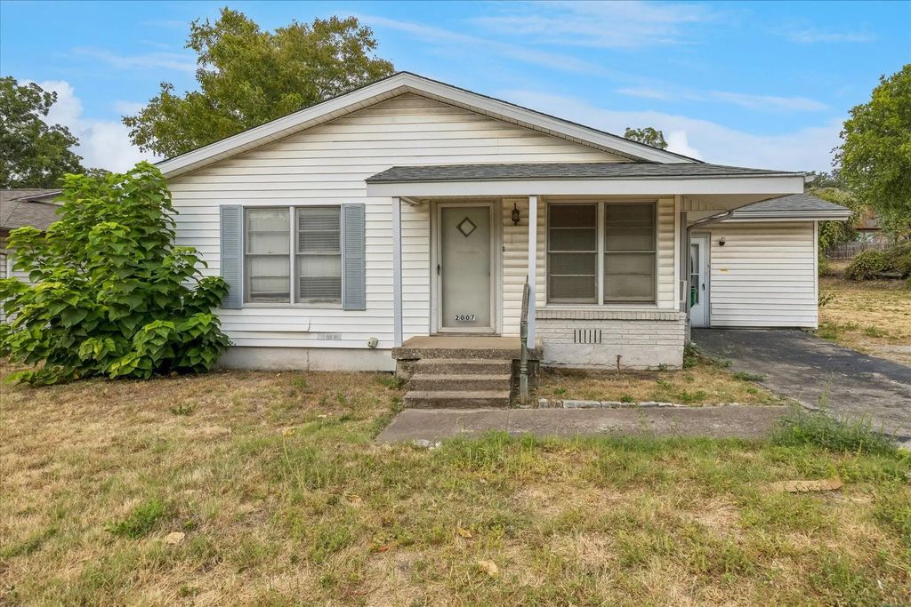 2007 Haltom Road, Haltom City