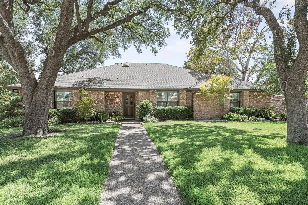 1946 Oakbluff Drive, Carrollton
