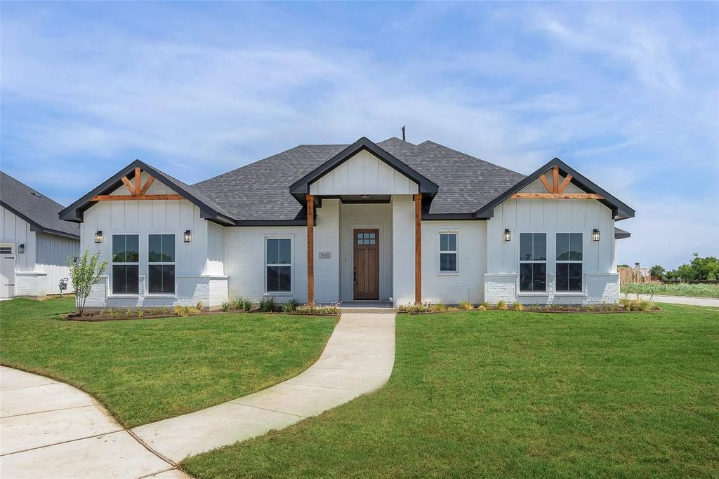 200 Cliff Court, Godley