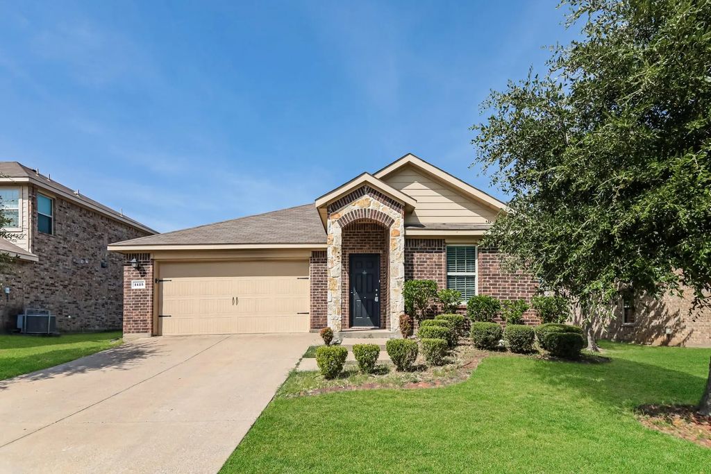 1413 Waco Turner, Royse City