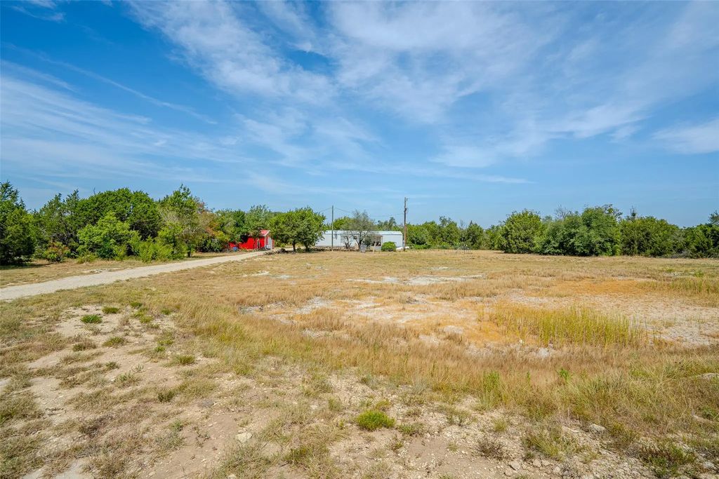 1950 Fm 2823, Carlton