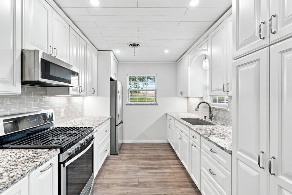 300 Parkwood Place, Lewisville