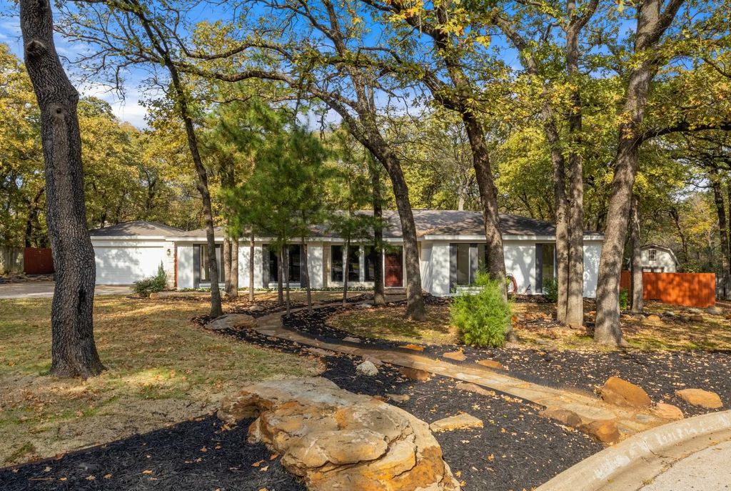 504 Chisolm Court, Colleyville