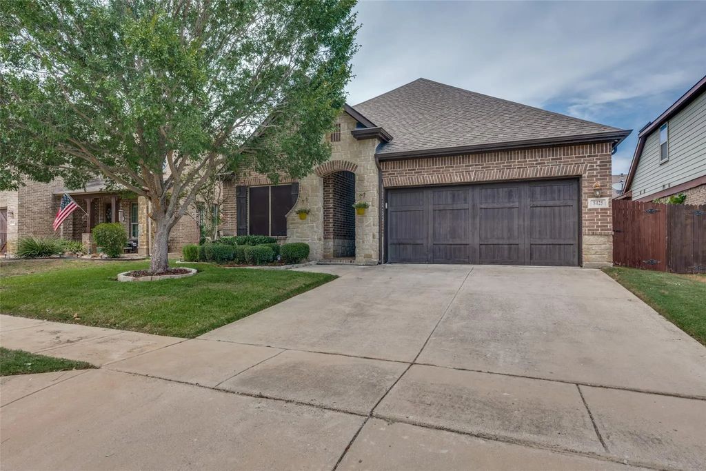 8425 Snow Goose Way, Fort Worth