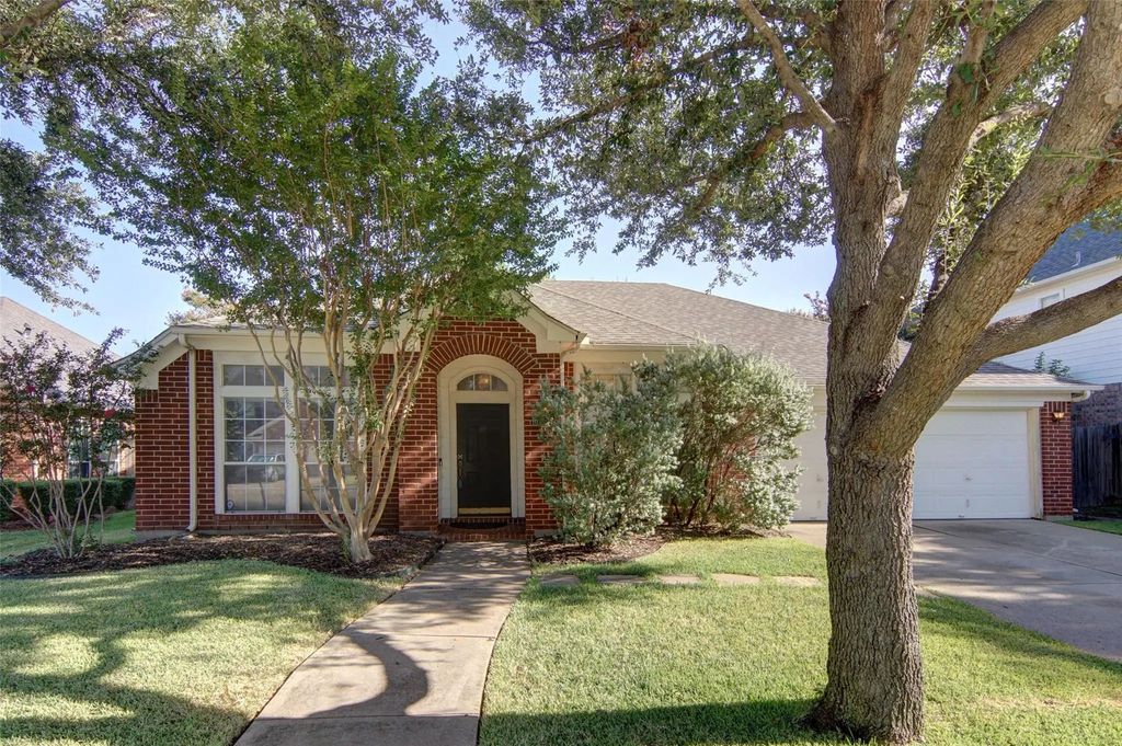 6928 Spring Valley Way, Fort Worth