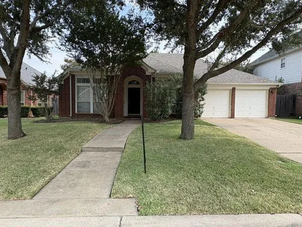 6928 Spring Valley Way, Fort Worth