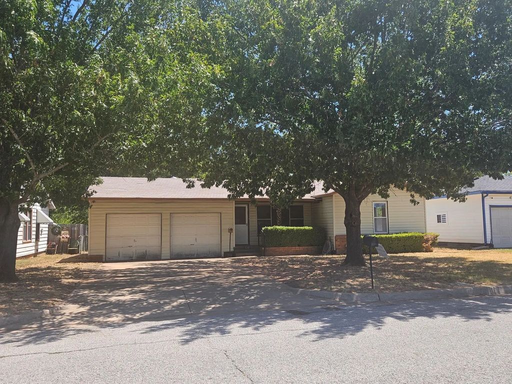 540 Harrison Lane, Hurst