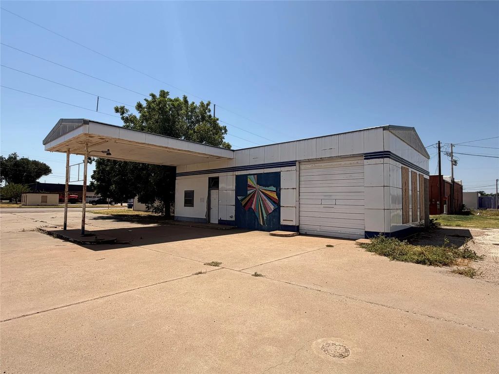 221 N Birch Avenue, Munday