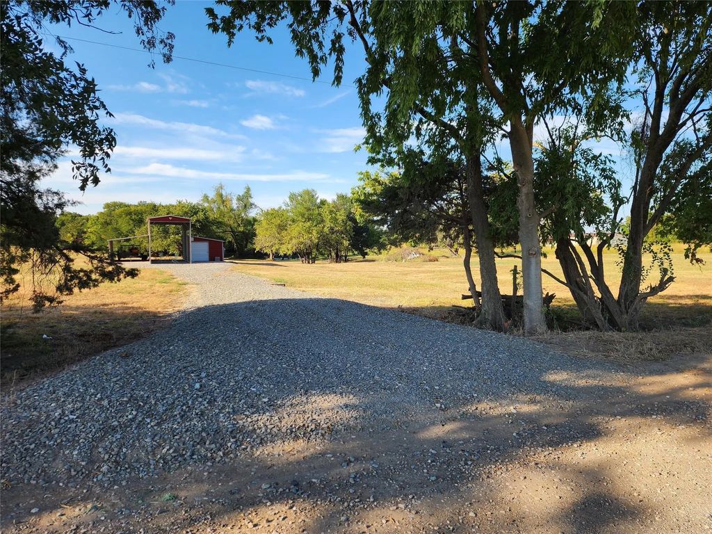 250 County Road 4140, Bonham