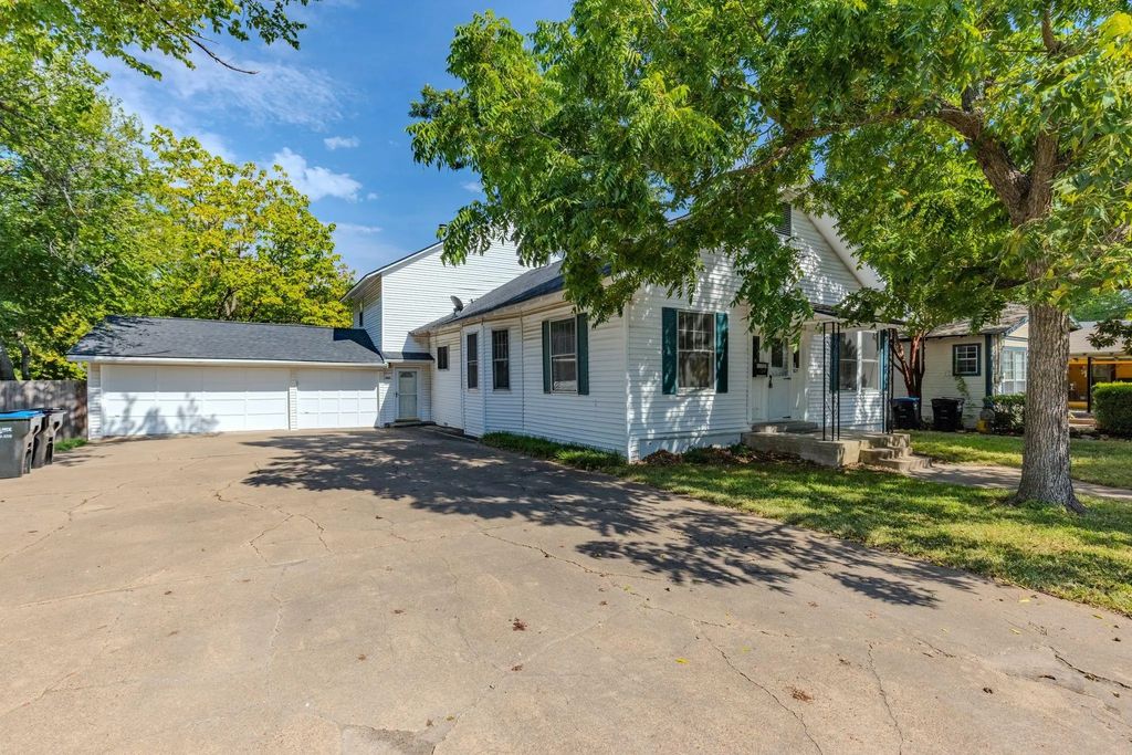 3821 Pine Street, Greenville