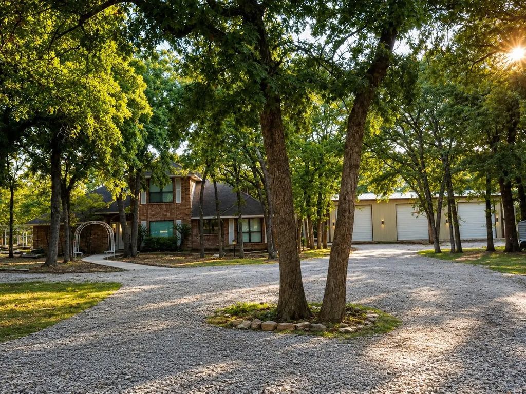 698 Spring Creek Parkway, Weatherford