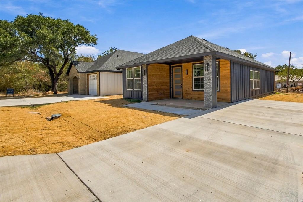 2721 Sycamore Court, Granbury