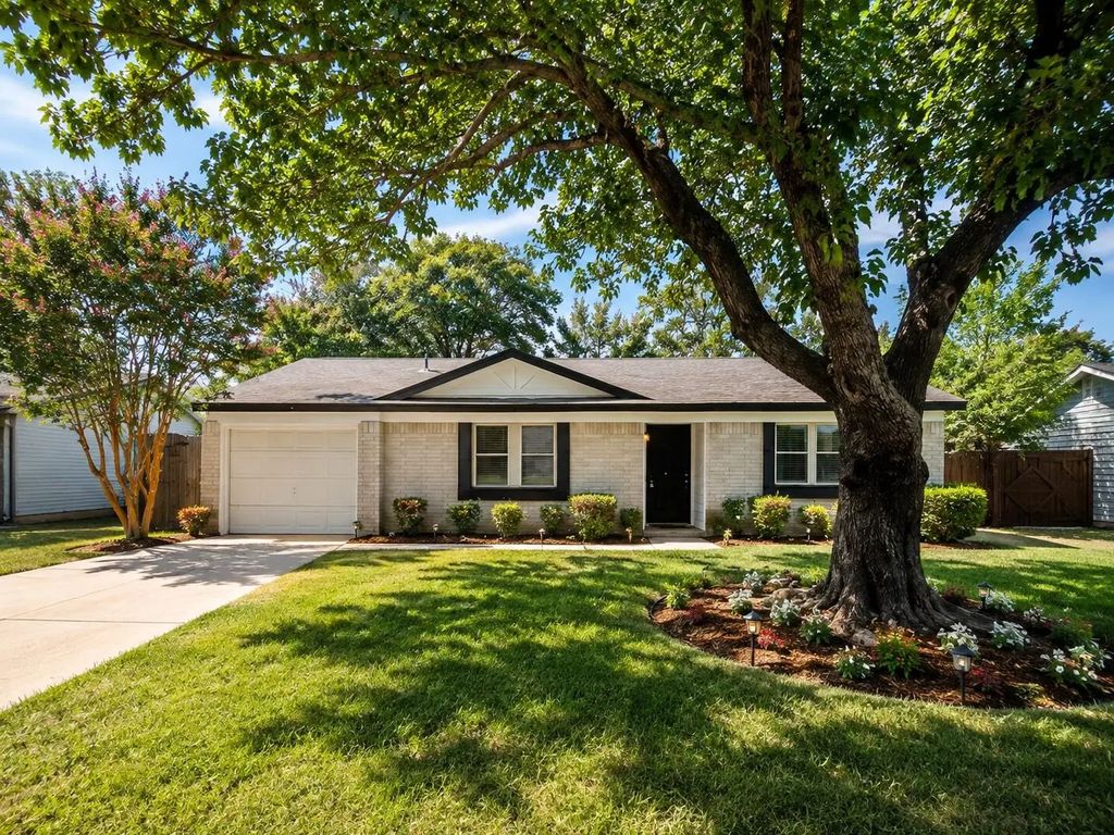 2213 E Biscayne Drive, Irving
