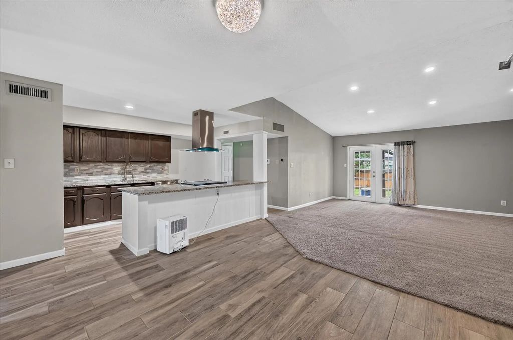 704 Levelland Drive, Arlington