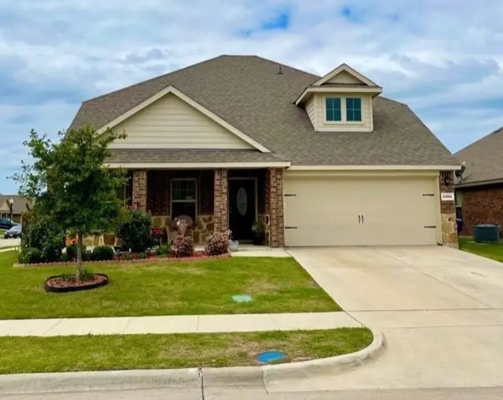 2305 Willard Way, Forney