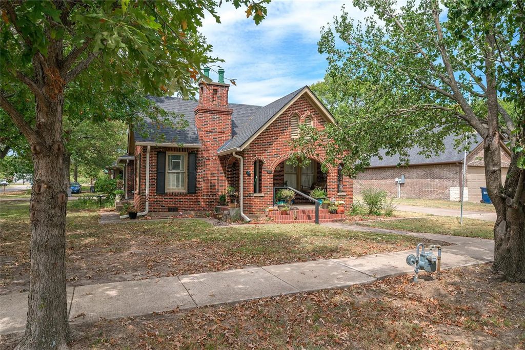 209 S Bond Street, Whitewright