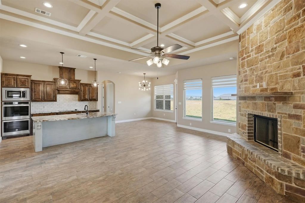 8600 County Road 1229, Godley