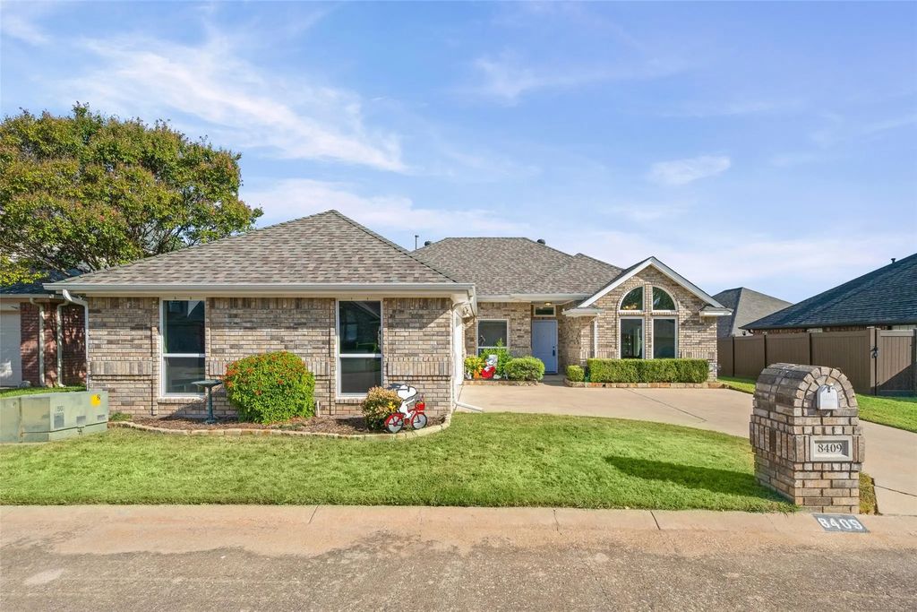 8409 Golf Club Circle, Fort Worth
