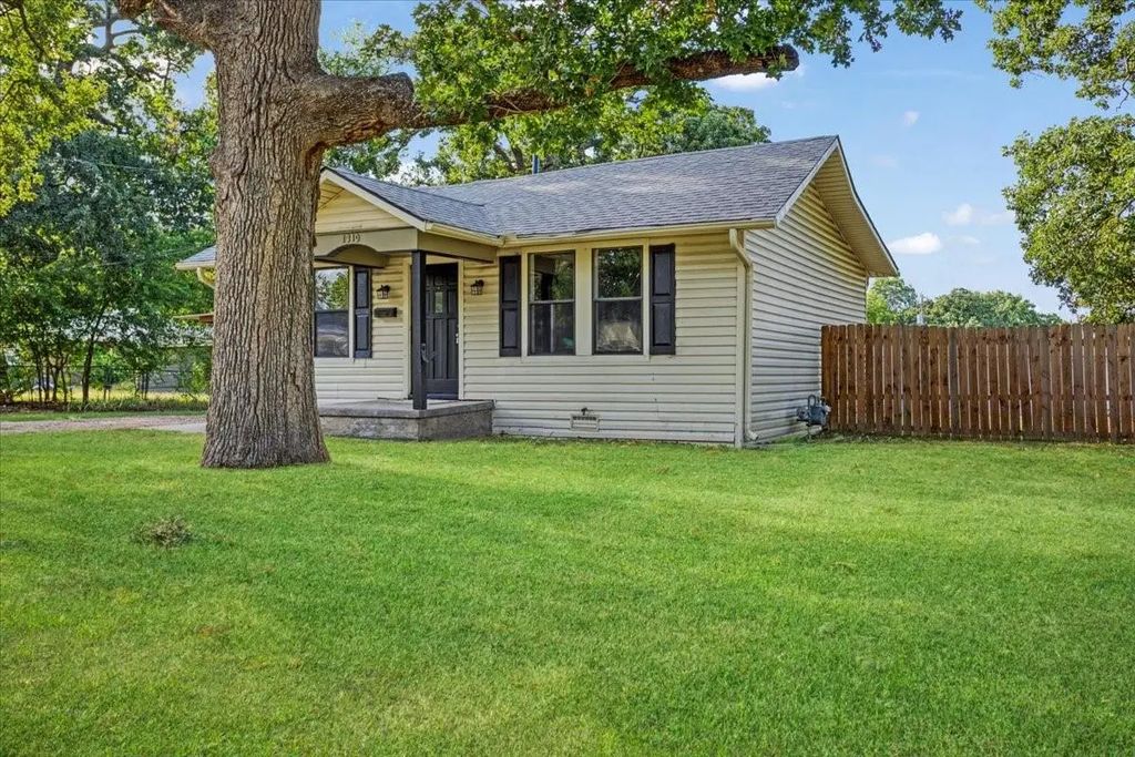 1310 W Laurel Street, Sherman