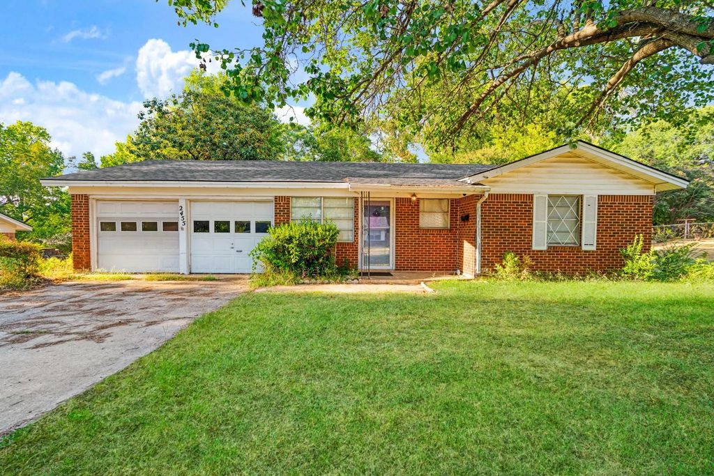 2455 Cypress Drive, Paris