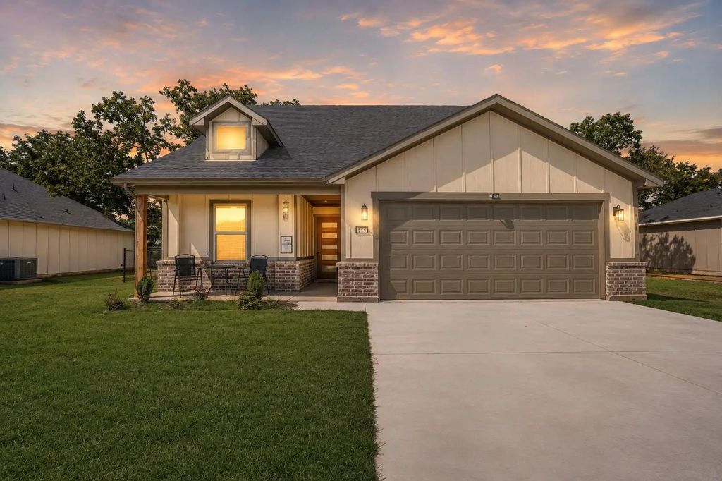 461 Peace Lily Way, Tolar