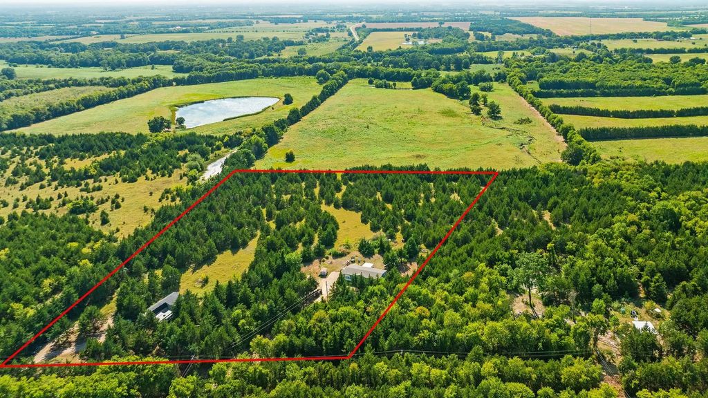 5464 County Road 12650, Paris