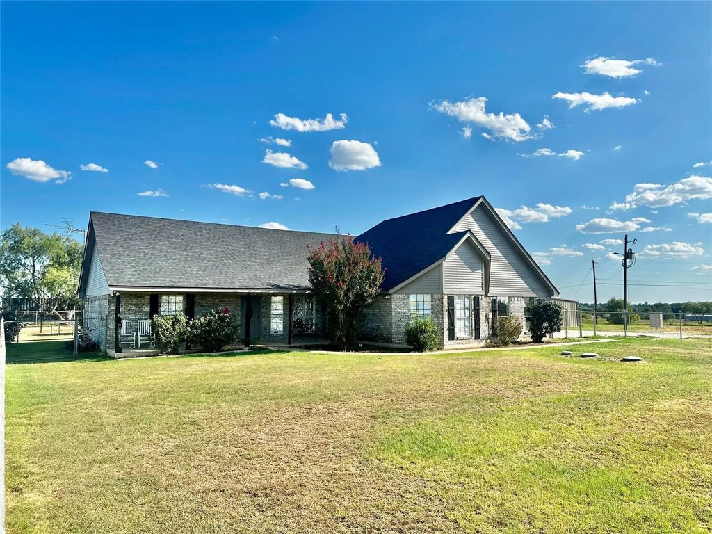 1000 Isa Way, Tolar