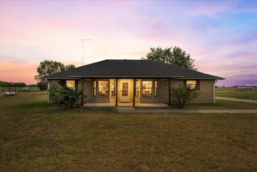 6006 County Road 4604, Commerce