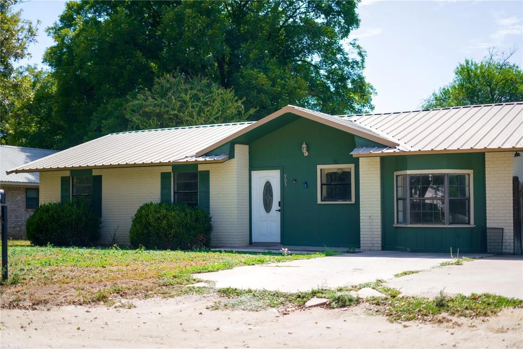 905 N 9th Street, San Saba