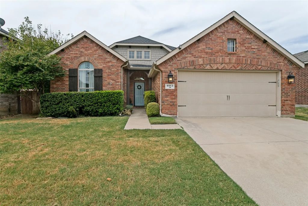 9913 Chrysalis Drive, Fort Worth