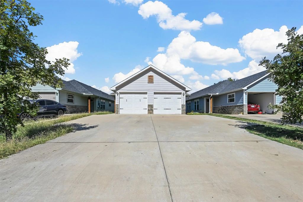 607 E Carter Street 607, Sherman