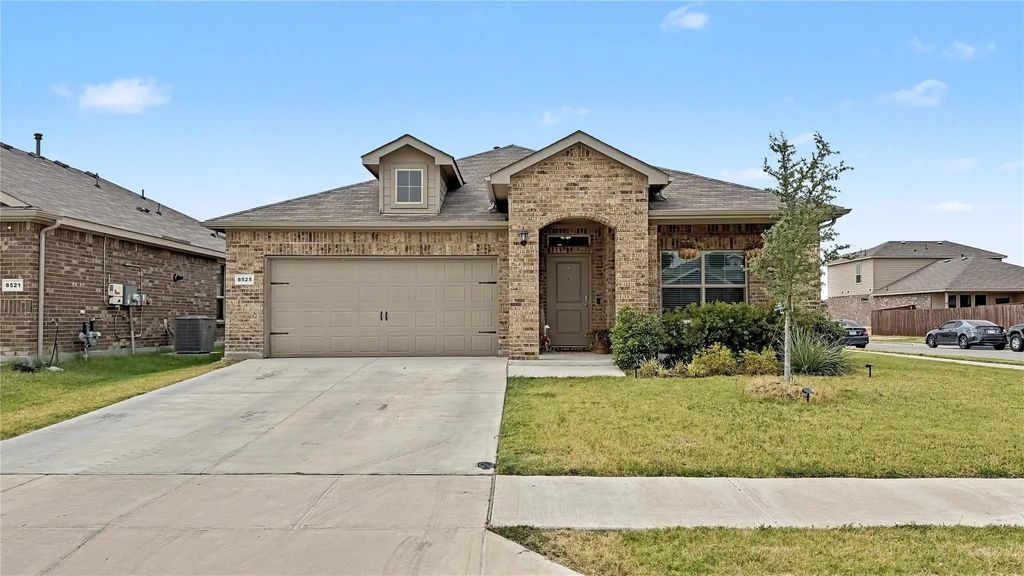 8525 Big Apple Drive, Fort Worth
