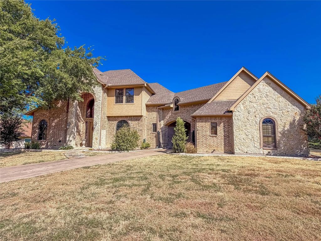 2737 Wood Lake Drive, Cedar Hill