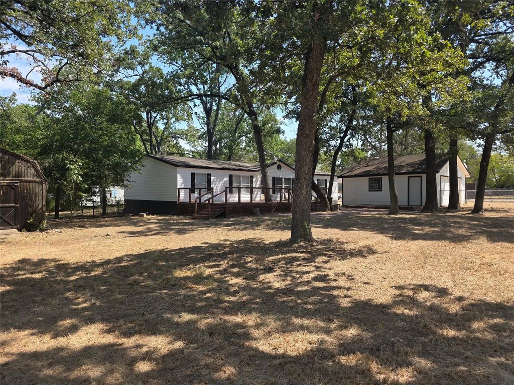 100 Crow Street, Mabank