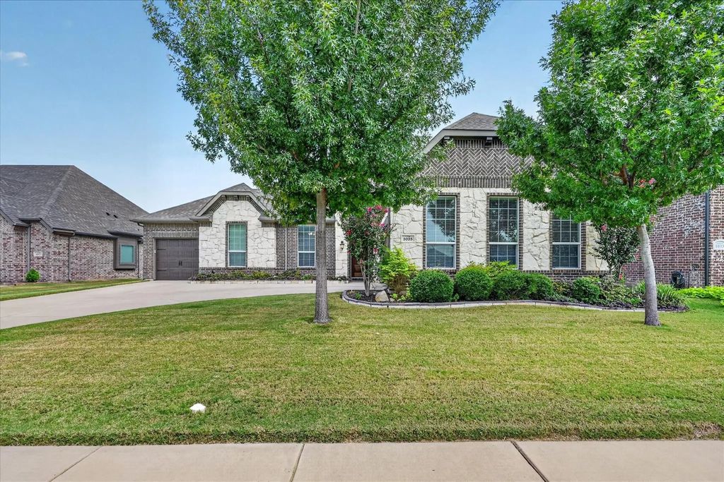 1025 Claystone Ridge, Fort Worth